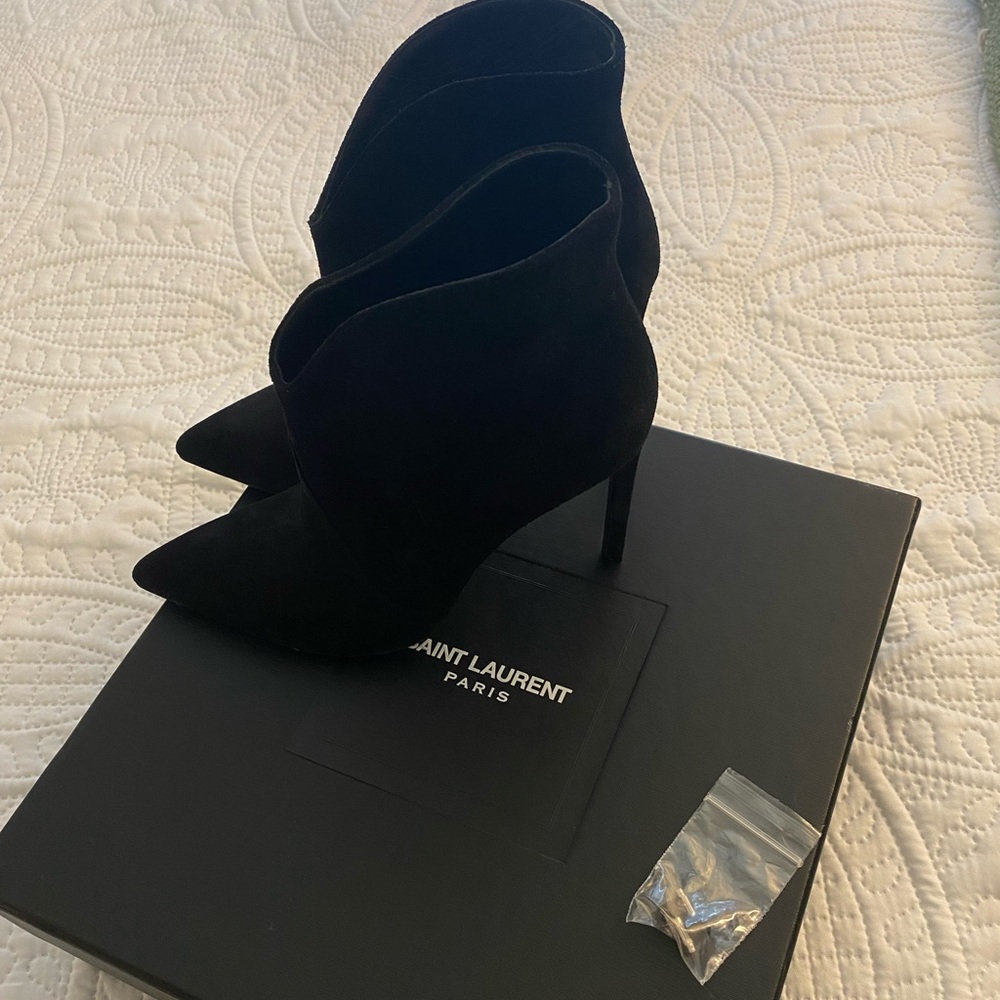 Saint Laurent Suede Ankle boots